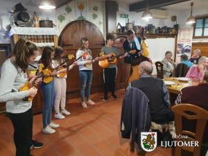 Srečanje starejših krajanov KS Železne Dveri 5